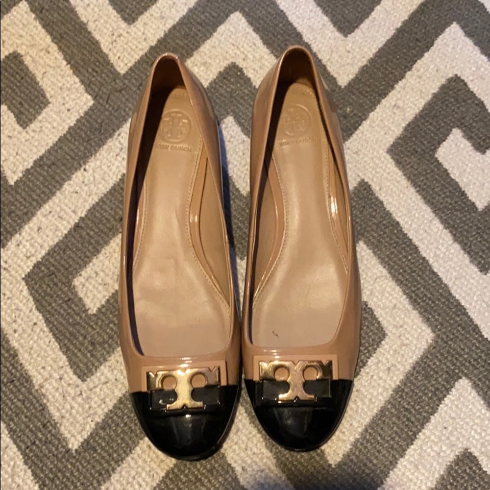 Tory Burch neutral tan and black Gigi flats